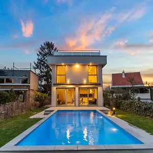  Villa Jaeger Mit Pool In